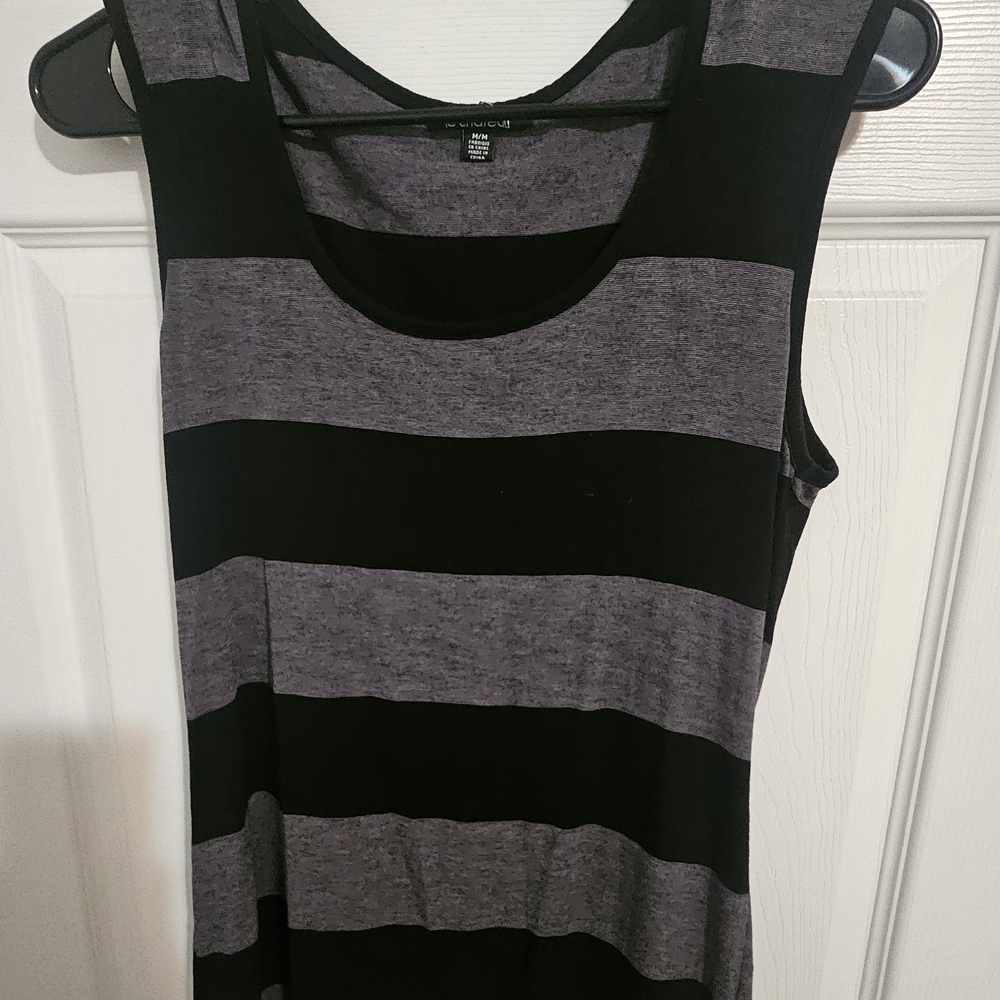 le château Black & Gray Striped Women's Tank Top Medium
